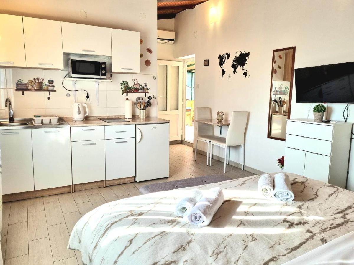 Studio Apartment Lino Skrbcici Екстер'єр фото